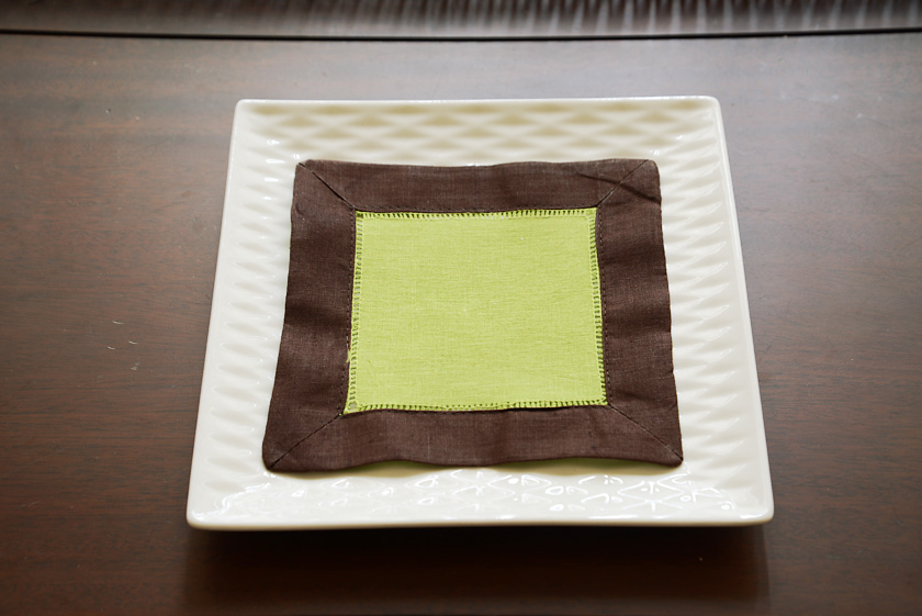 cocktail napkin, 6x6, green with brown border
