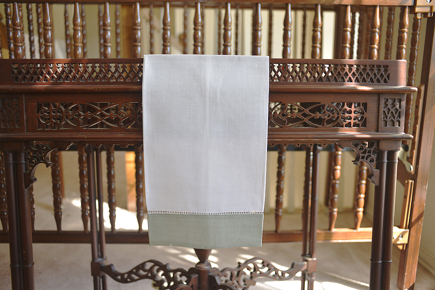 hemstitch guest towel, 14x22" with Mirage Gray